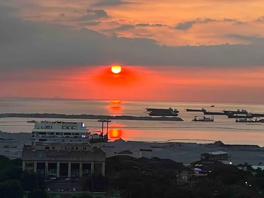 Coast Of Finland: Stunning Manila Bay & Sunset Apartment