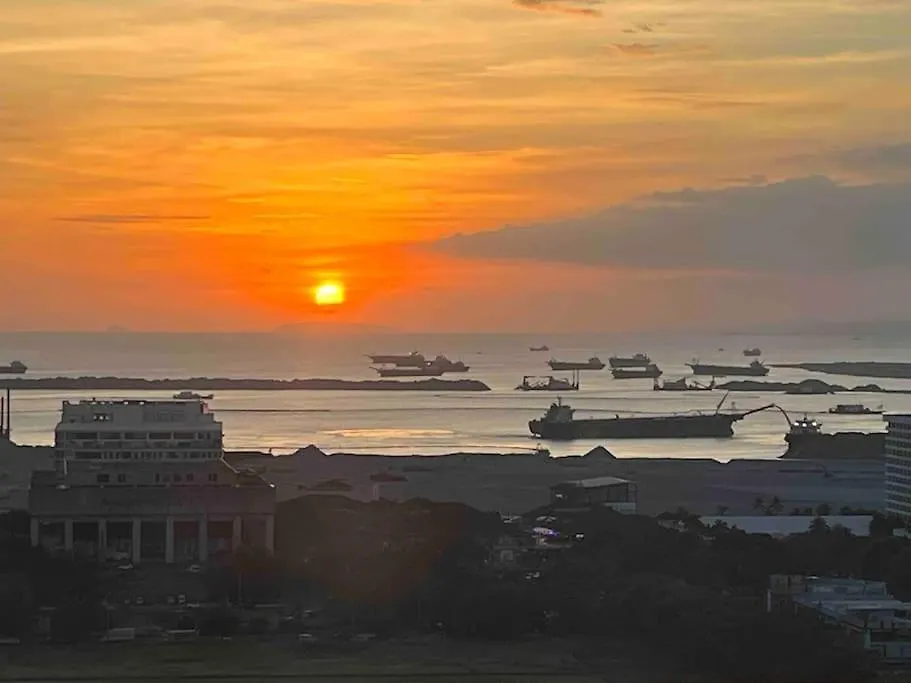 Coast Of Finland: Stunning Manila Bay & Sunset Apartment